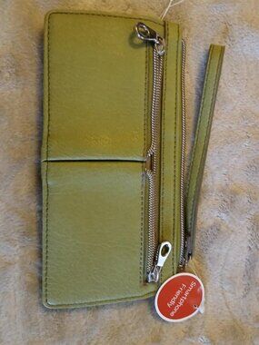 RELIC leather lime green wallet with tags
